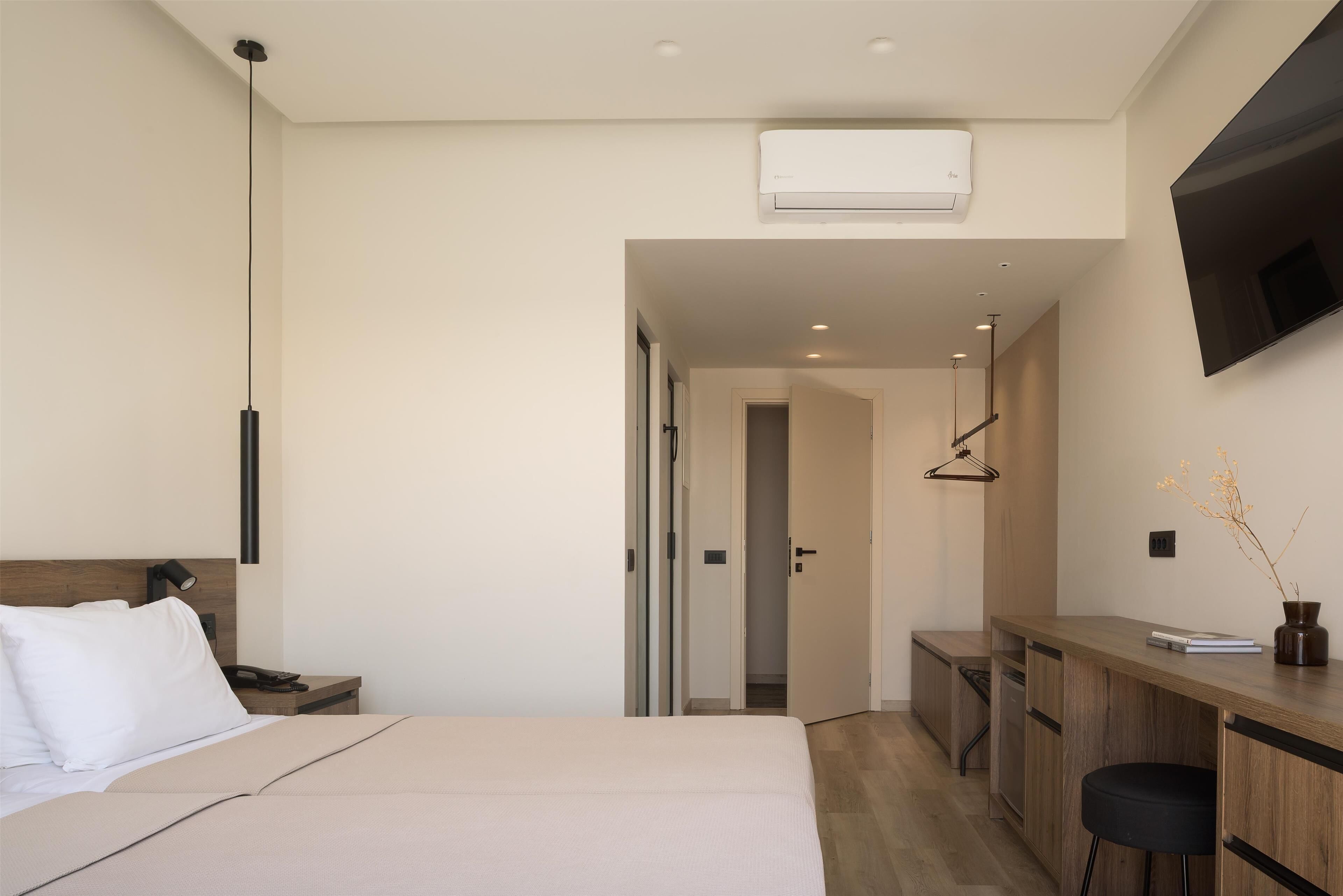 superior double or twin room with terrace | in-room safe, desk, blackout curtains, iron/ironing board