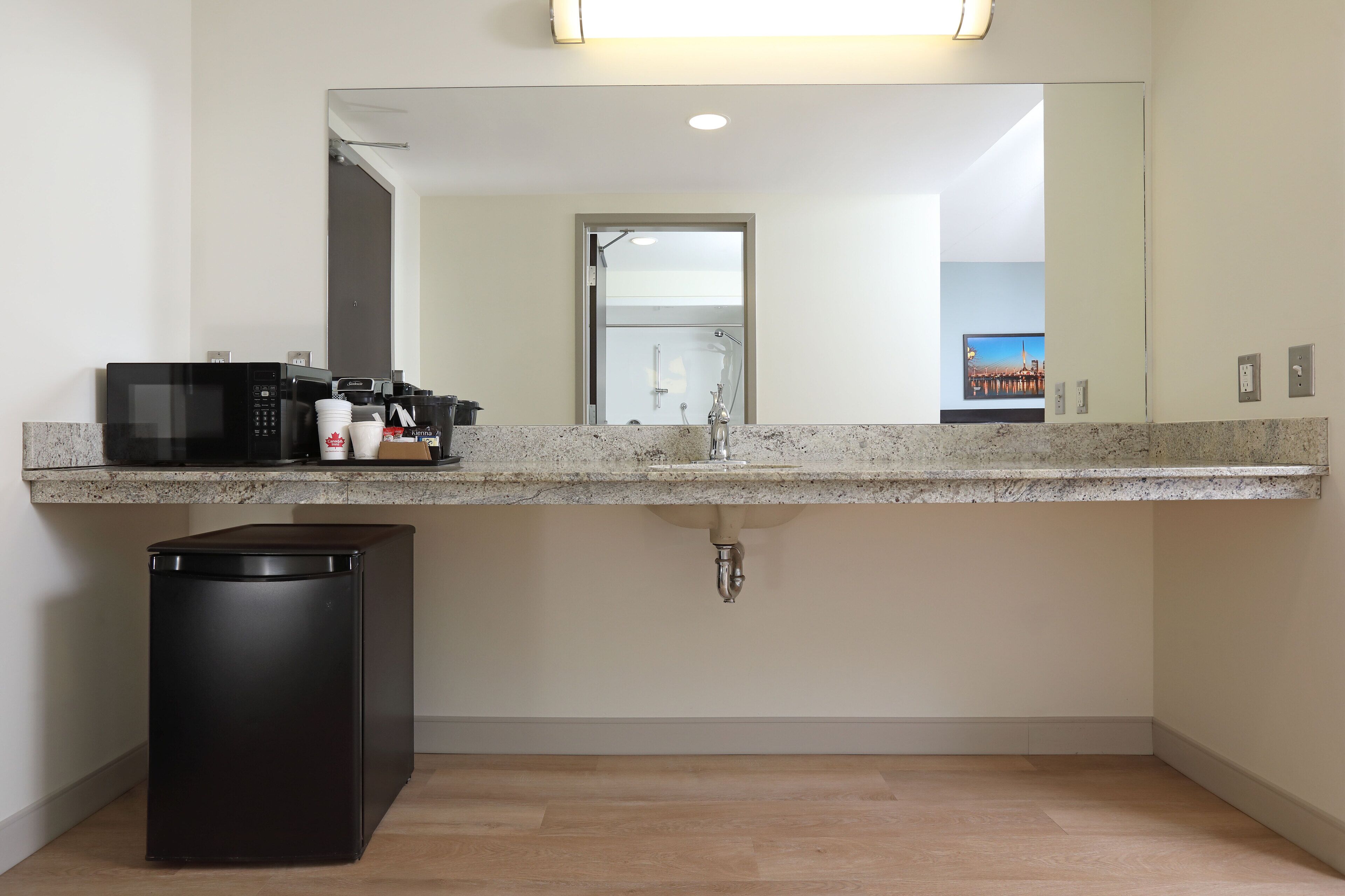 Deluxe Room, 2 Queen Beds | Room amenity