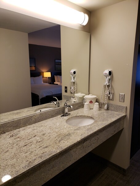 Canad Inns Destination Centre Health Sciences Centre - Image 3