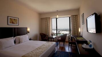 Oh Biz Smart room | In-room safe, iron/ironing board, bed sheets