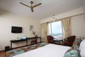 Oh Biz Smart room | In-room safe, iron/ironing board, bed sheets