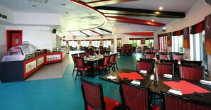 2 restaurants, breakfast served - Lagoon Bay at Leonia (Shamirpet)