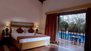 Room | In-room safe, bed sheets