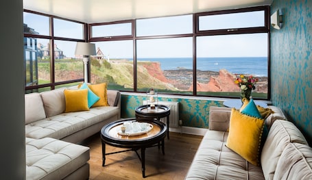 Bar. Bayswell Park Hotel