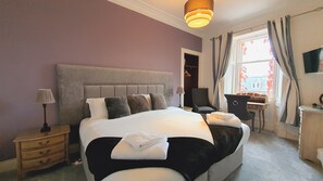 Standard-Doppel- oder -Zweibettzimmer, mit Bad, Hügelblick