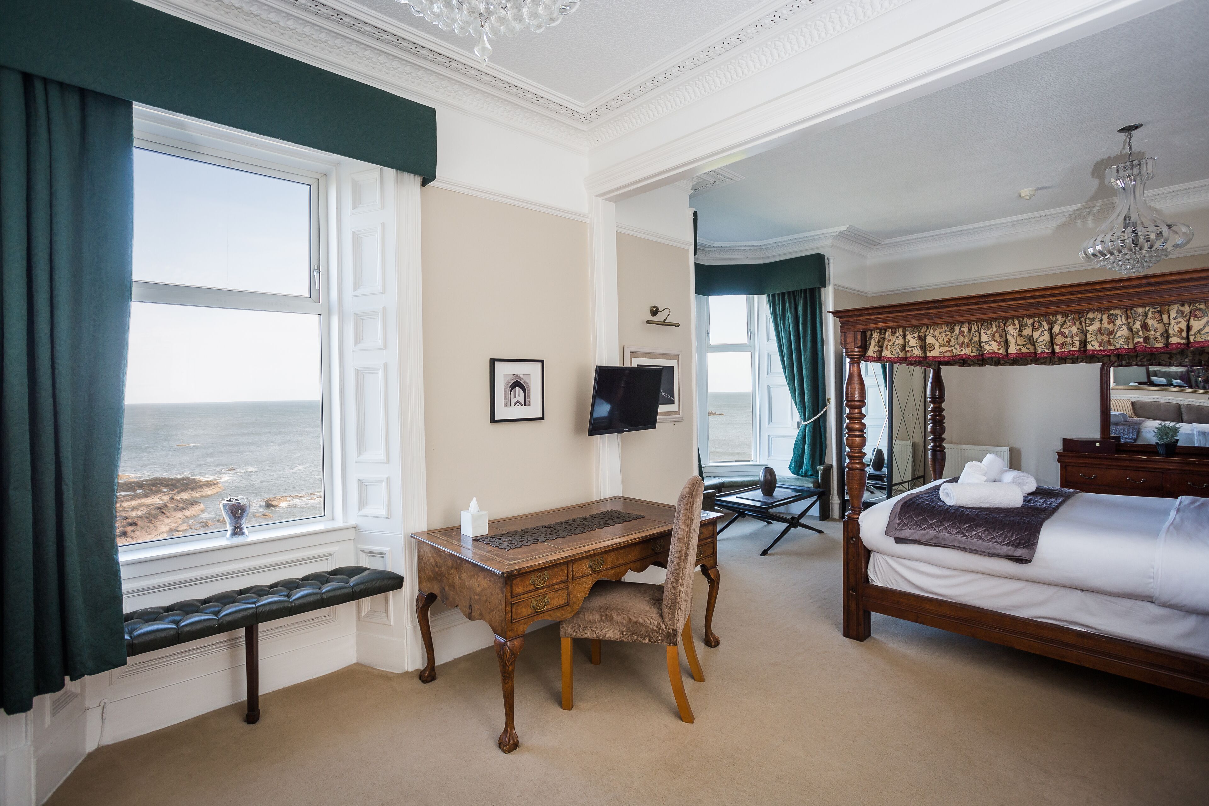 deluxe suite, sea view | 1 bedroom, individually decorated, individually furnished, desk