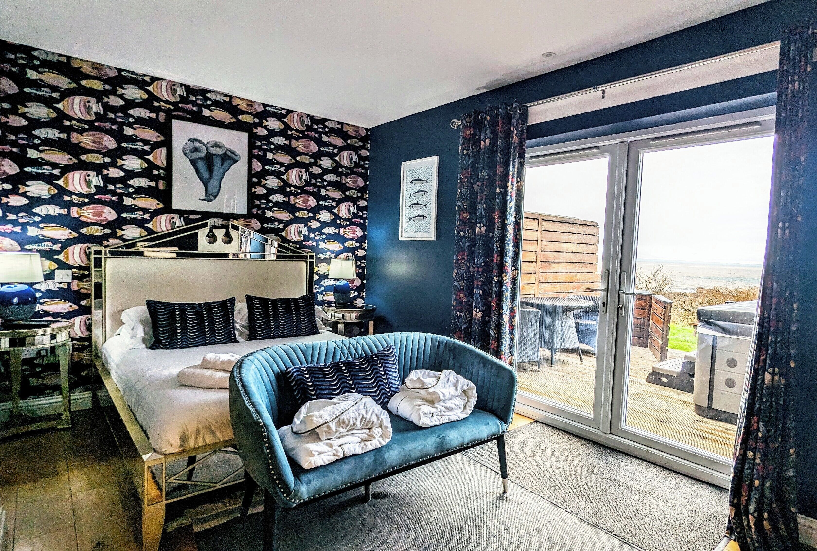 小型套房, 1 张双人床, 热水浴缸, 海景 | 特色装修、特色家居、办公桌、笔记本电脑工作区