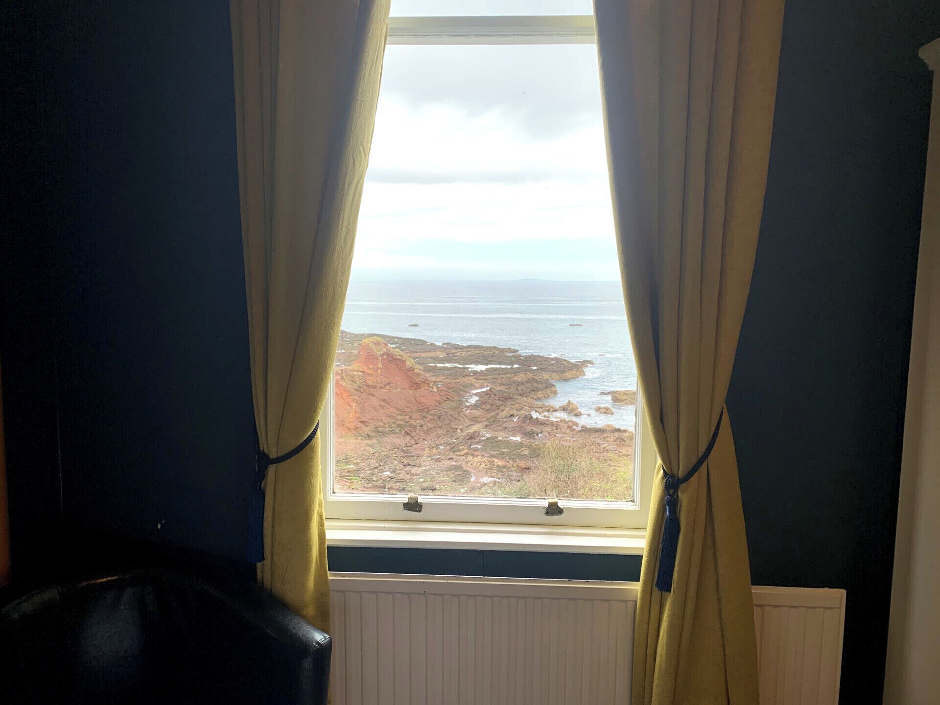 1 bedroom, individually decorated, individually furnished, desk