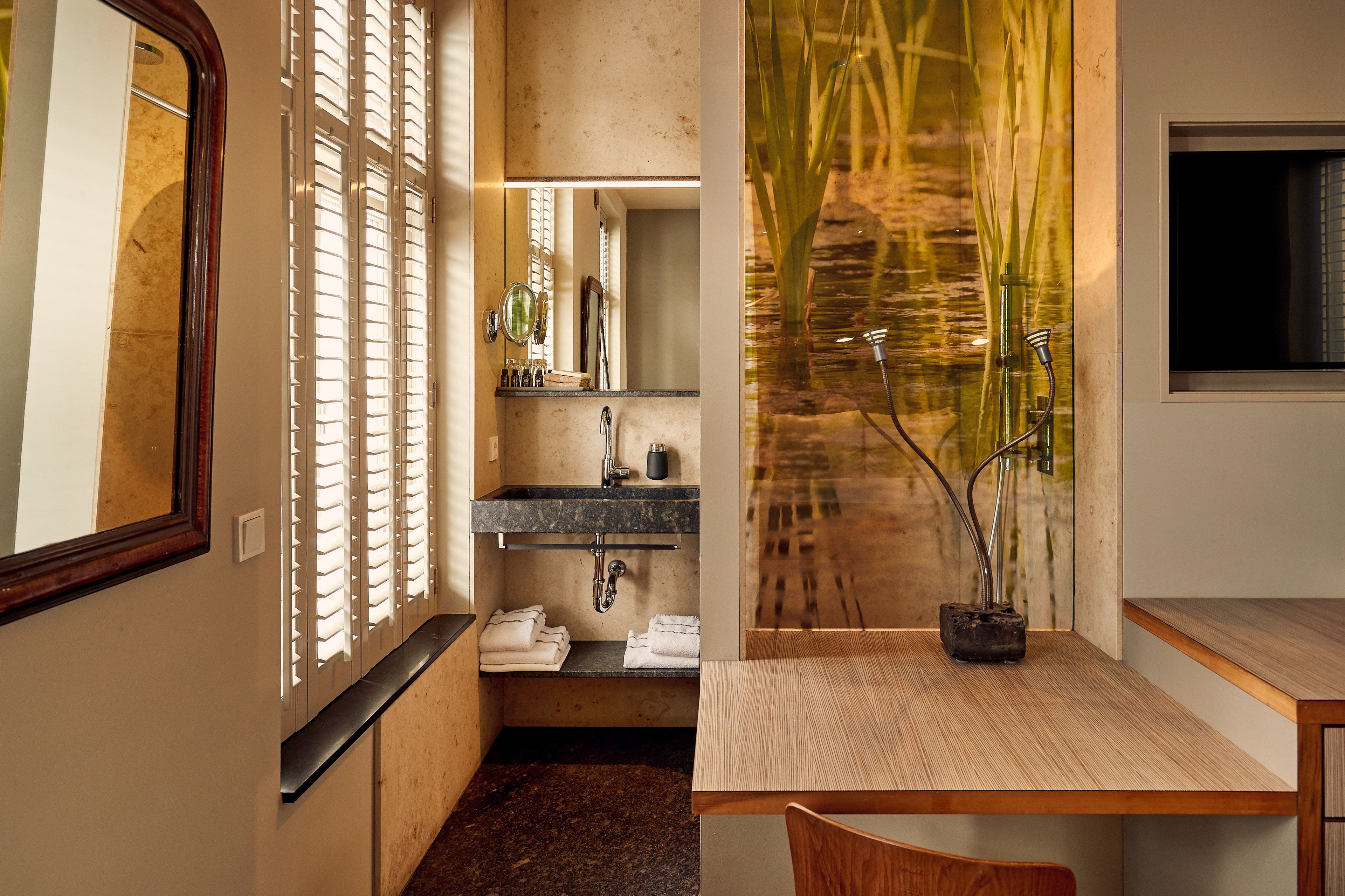 Habitación doble estándar, 1 cama Queen size | Caja de seguridad en la habitación y decoración personalizada 