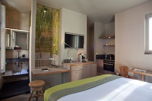 Standard Room (Base) | Living area | Flat-screen TV - Hotel Miss Blanche (Groningen)