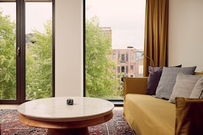 Exclusive Suite, Multiple Beds, Canal View | Living area
