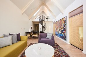 Executive Apartment | Living room