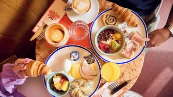 Daily buffet breakfast (EUR 17.50 per person)