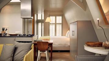 City Studio Suite | In-room safe, individually decorated, individually furnished, desk