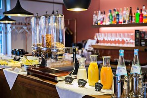 Tägliches Frühstücksbuffet gegen Gebühr