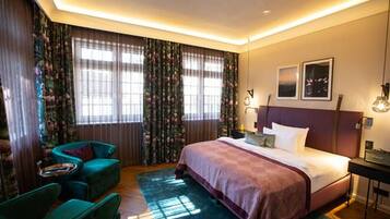 Kamar Double Comfort | Seprai premium, selimut bulu angsa, bantalan ekstra lembut, dan minibar