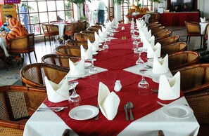 5 restaurants, lunch, dinner served; Modern European cuisine - Dreamworld Resort, Hotel & Golf Course (Karachi)