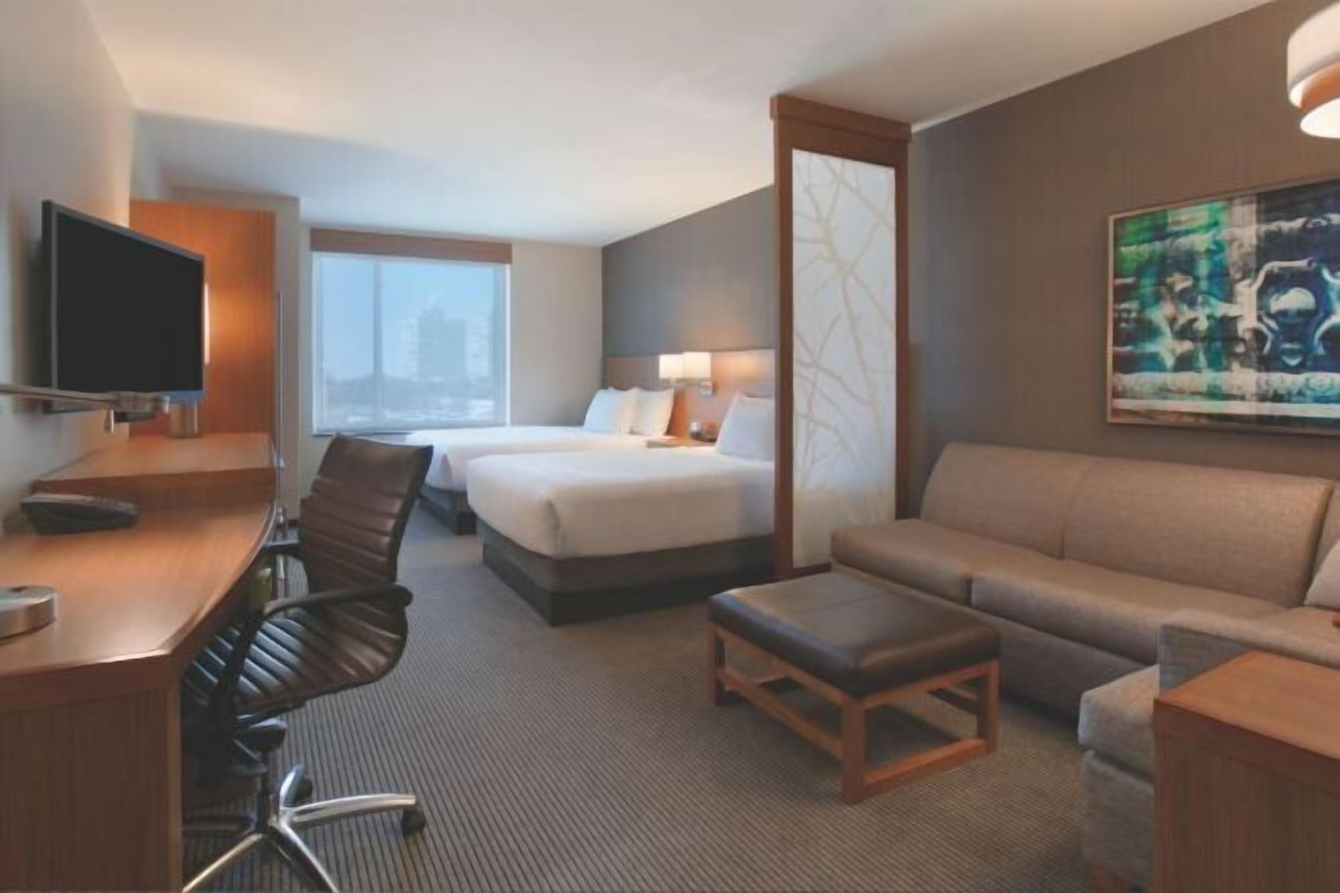 Bureau, fer et planche à repasser, lits bébé (gratuits), Wi-Fi gratuit