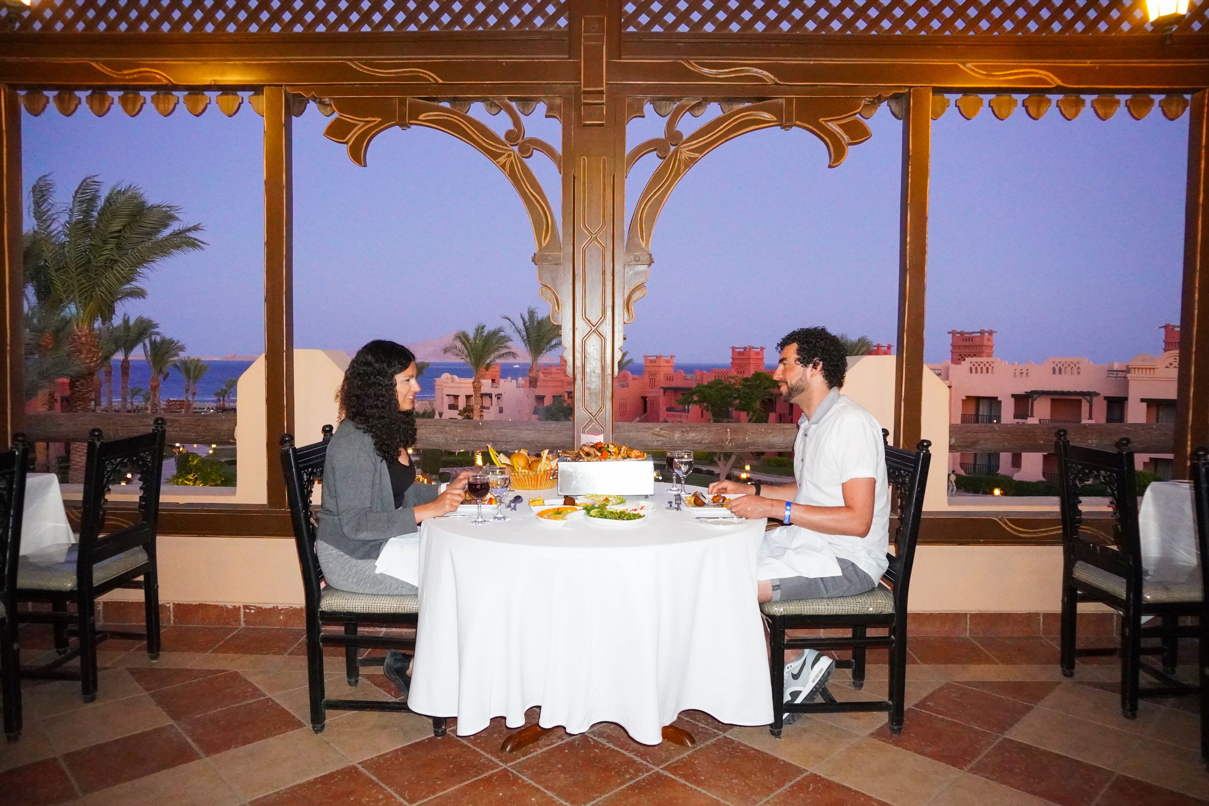 3 restaurants, breakfast, lunch, dinner served; international cuisine