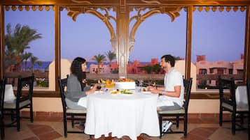 3 restaurants, spécialités Cuisine internationale