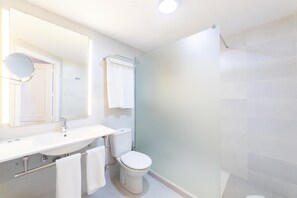 Shower, eco-friendly toiletries, hair dryer, towels - Apartamentos Casa Vida (Calvia)
