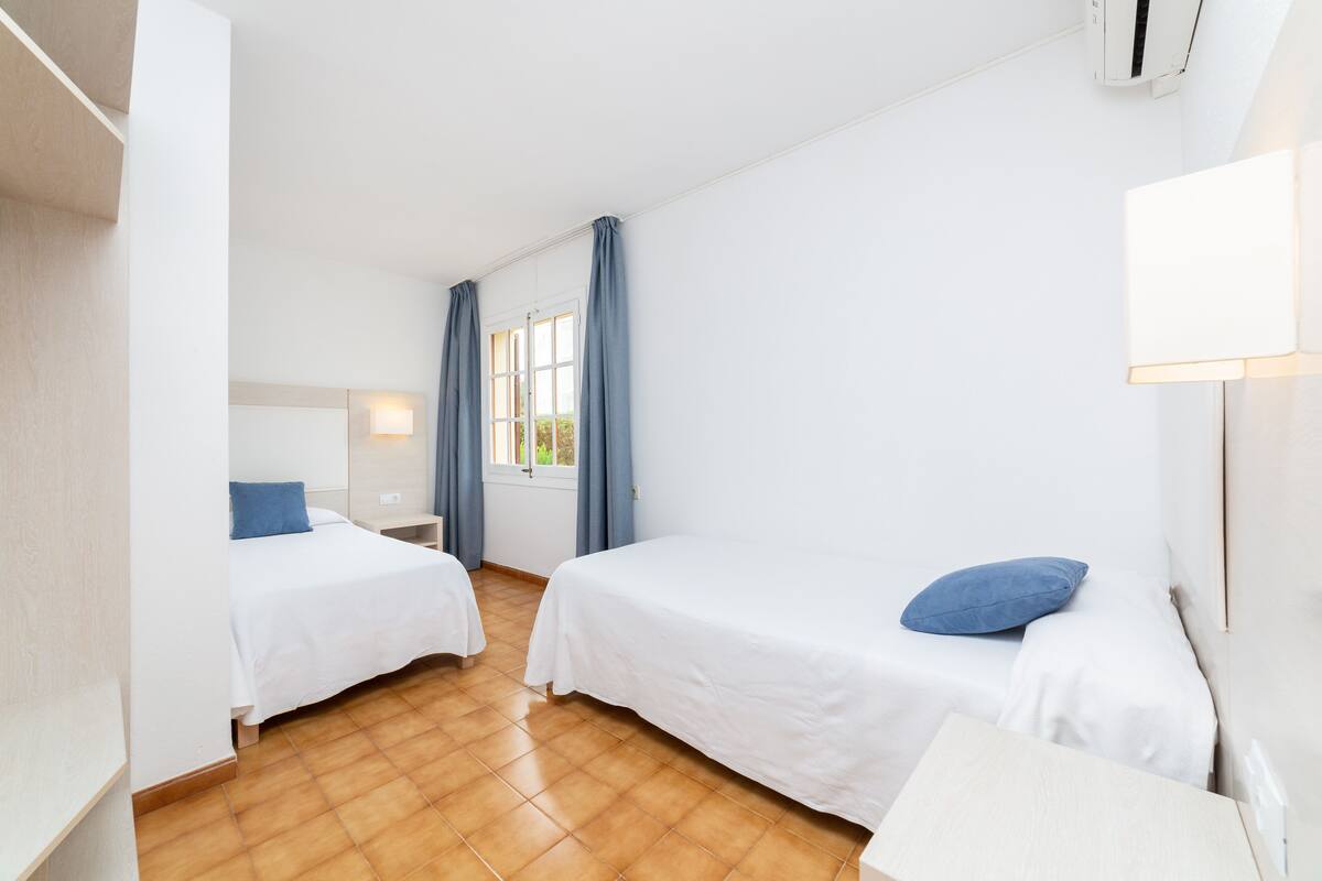 1 habitación, caja de seguridad en la habitación y escritorio 