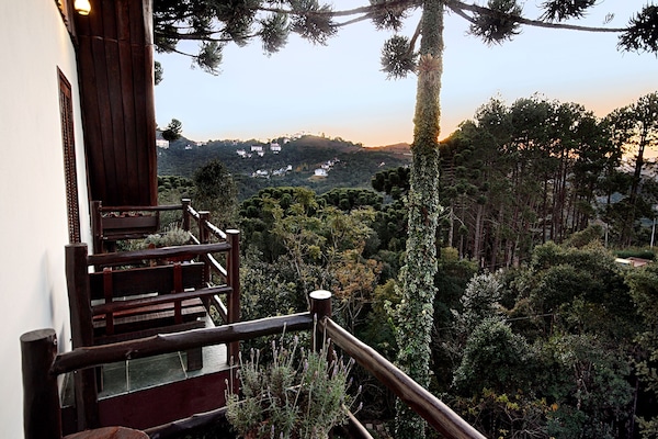 Appartement, balkon | Een minibar, individueel gedecoreerd, gratis wifi, beddengoed