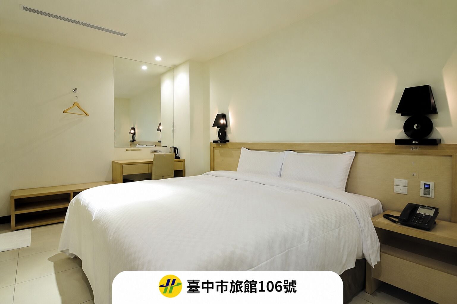 Ropa de cama de alta calidad, cubrecamas, escritorio y wifi gratis 