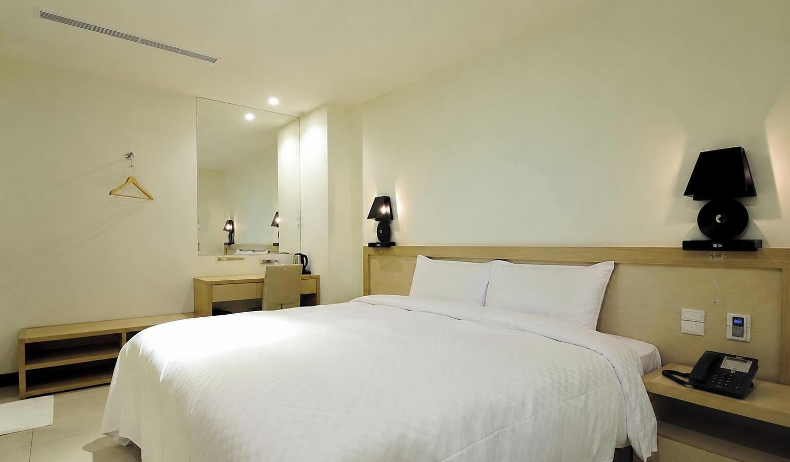 Chambre économique double, 1 lit double | Literie de qualité, couette en duvet, bureau, accès au Wi-Fi (inclus)
