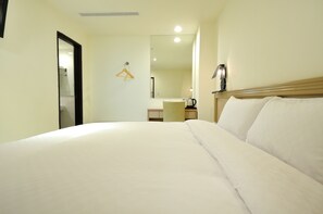 Down duvets, desk, free WiFi