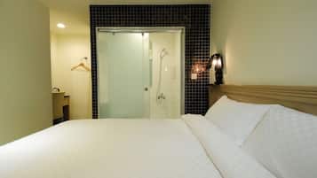 Ropa de cama de alta calidad, cubrecamas, escritorio y wifi gratis