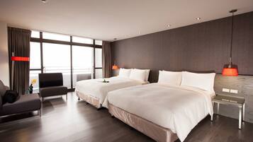 Chambre Deluxe, 2 grands lits, non-fumeurs (Family) | Couette en duvet d'oie, coffres-forts dans les chambres