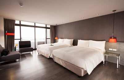 CHECK inn SELECT Hualien LinSen