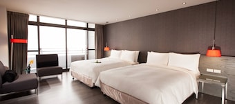 CHECK inn SELECT Hualien LinSen