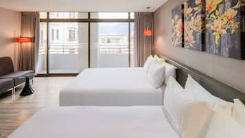 Phòng 4 dành cho gia đình | Chăn bông, két bảo mật tại phòng, trang trí khác biệt