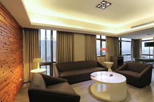 Untuvapeitot, tallelokero huoneessa, yksilöllisesti sisustettu