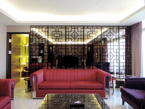 CHECK inn SELECT Hualien LinSen