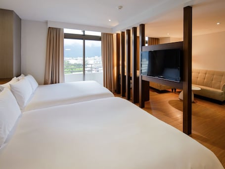 Quarto quádruplo família | Edredons de pluma, cofres nos quartos, individualmente decorados. CHECK inn SELECT Hualien LinSen