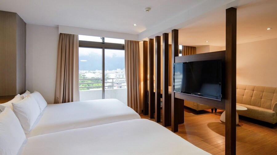 CHECK inn SELECT Hualien LinSen