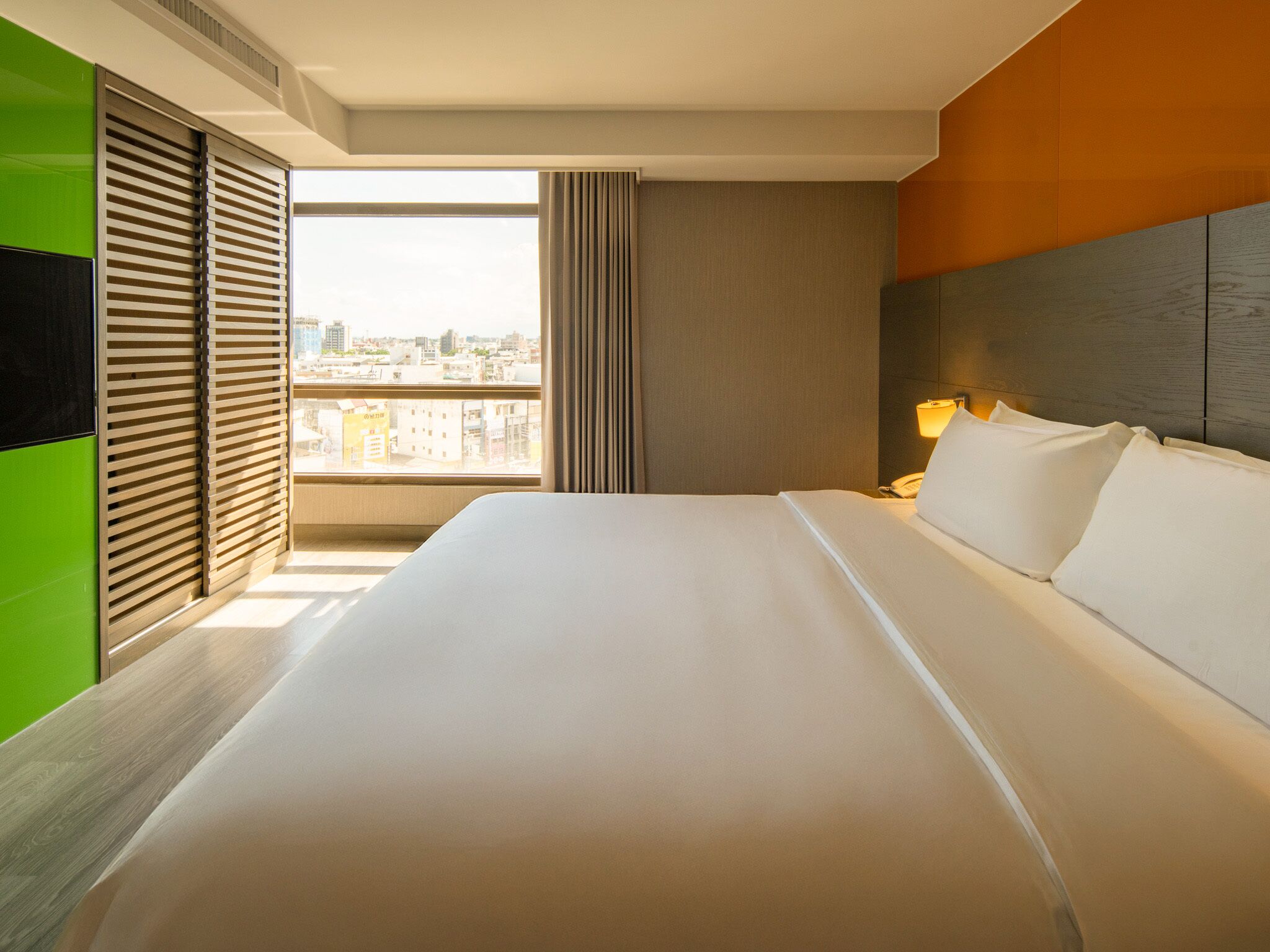 Executive Studio Suite | Down duvets, in-room safe, individually decorated