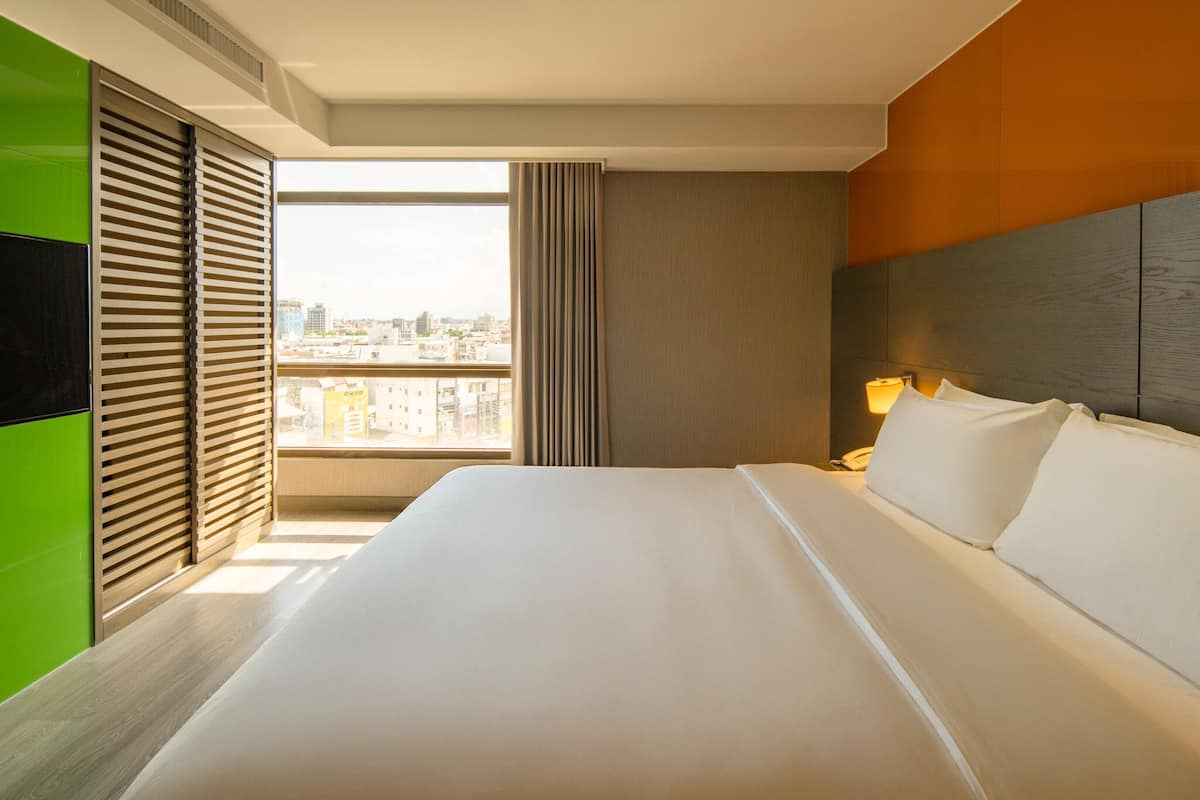 Executive Studio Suite | Down duvets, in-room safe, individually decorated