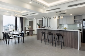 Sky Executive Suite | Living area | LCD TV - Flower Garden Hotel (Hanoi)