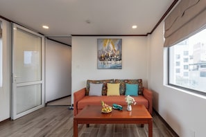 LCD TV - Flower Garden Hotel (Hanoi)