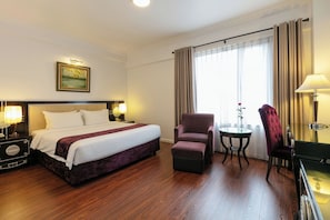 Minibar, in-room safe, desk, soundproofing - Flower Garden Hotel (Hanoi)