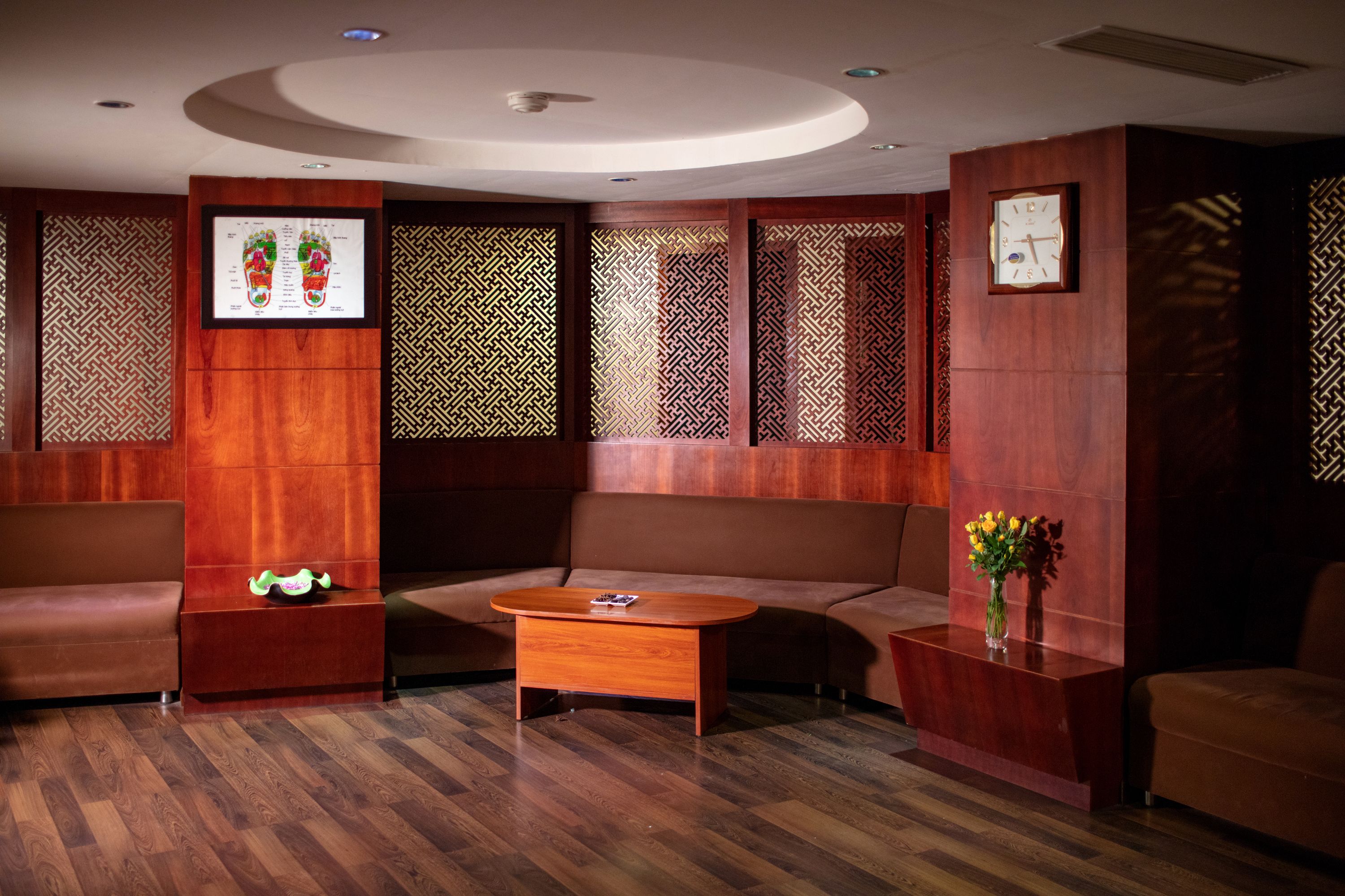 body treatments, hot stone massages, thai massages, body wraps