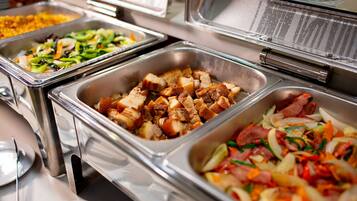 Desayuno buffet diario (VND 250000 por persona)