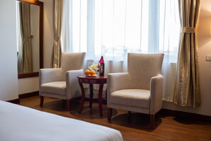 Minibar, in-room safe, desk, blackout curtains -  Nesta Hotel Ha Noi (Hanoi)
