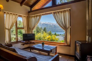 In-room safe, blackout curtains, bed sheets - Estancia del Carmen (San Carlos de Bariloche)