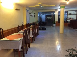 Desayuno a la carta (VND 44000 por persona) 