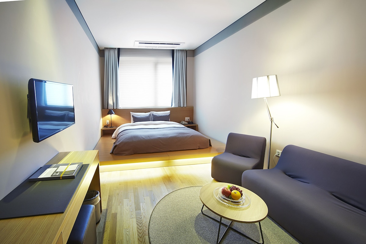 Deluxe Double Room | Premium bedding, in-room safe, blackout curtains, iron/ironing board